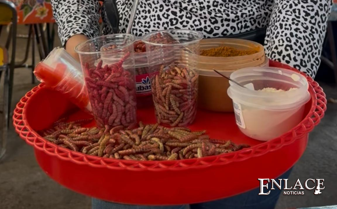 Llegan los deliciosos tecoles al tianguis de Tepeaca, un manjar de temporada