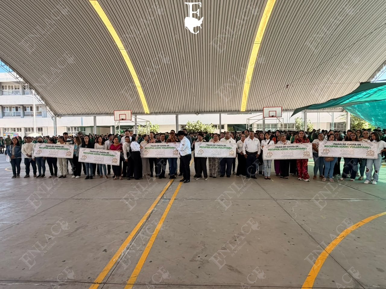 Eliseo Morales inicia entrega de apoyos para cuotas escolares