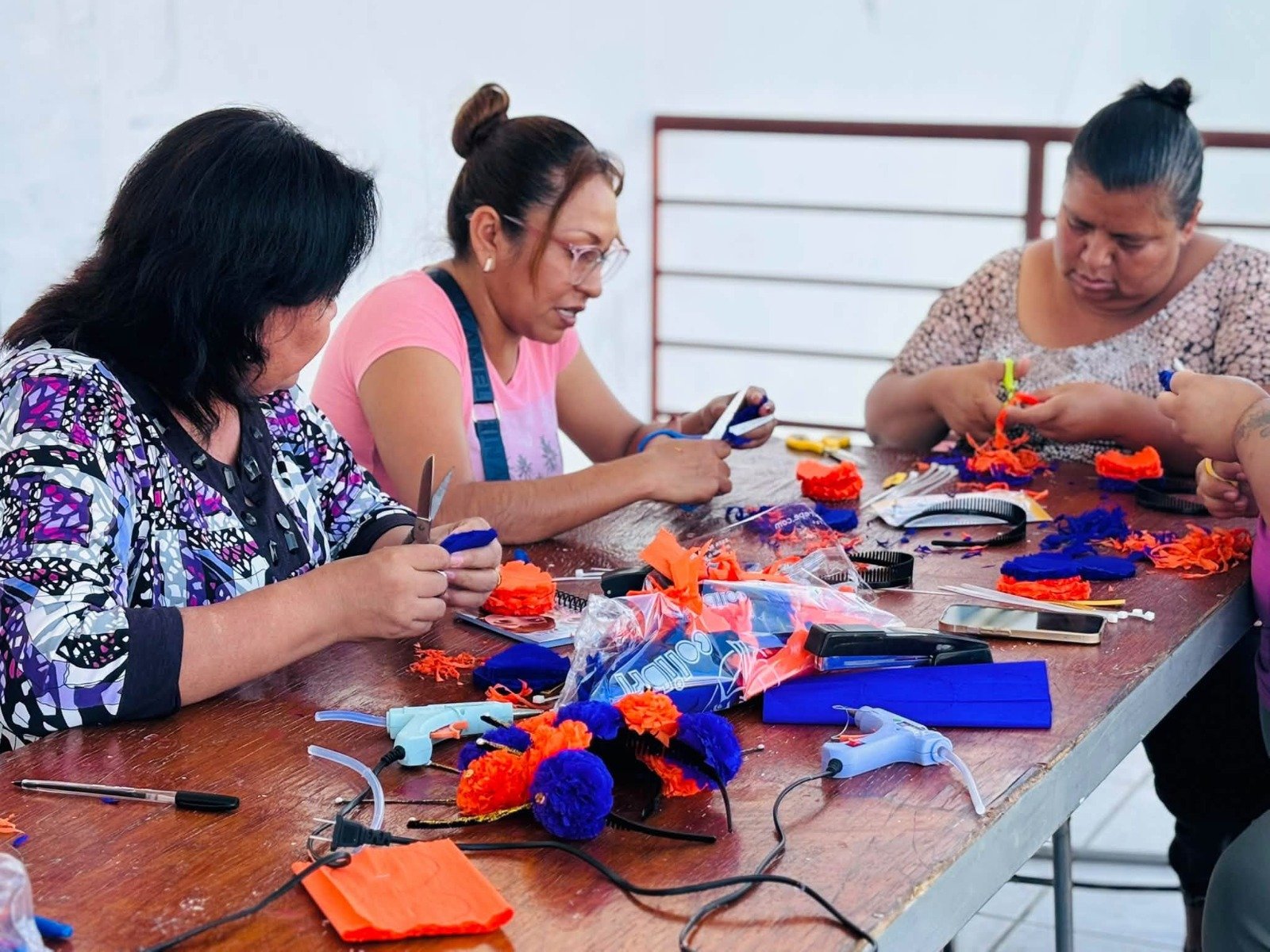 Mujeres de Chietla dan vida a la tradición del Día de Muertos‼