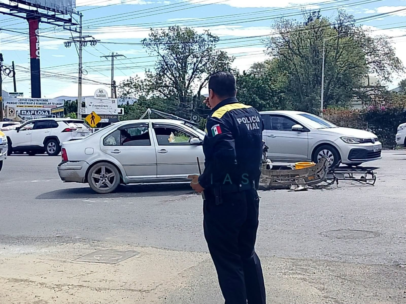 Choque entre dos vehículos provoca tráfico en la Atlixco – Izúcar